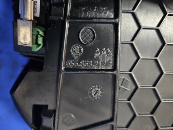 фото №8, Рамка туннель средний разъём port usb skoda kamiq