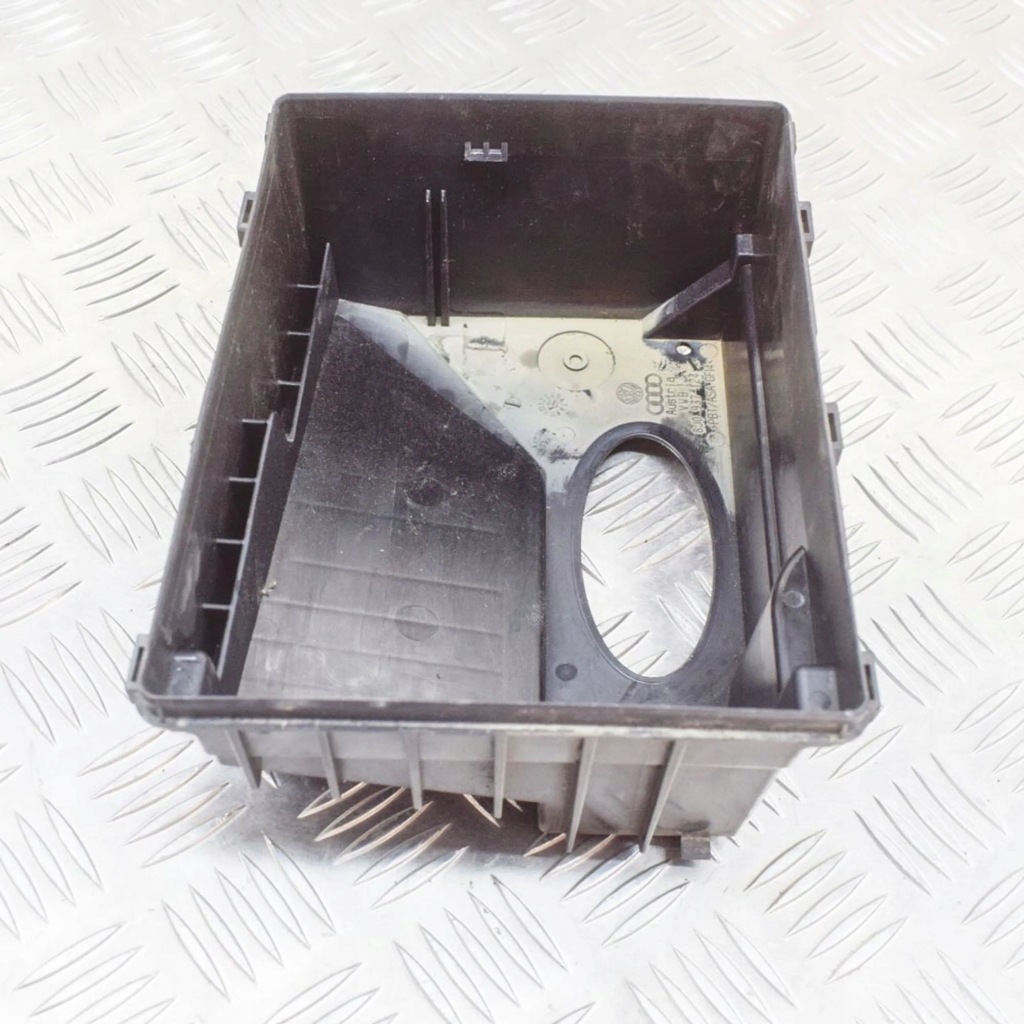 Audi tt tts mk2 2012 крышка коробка предохранителей в Украине