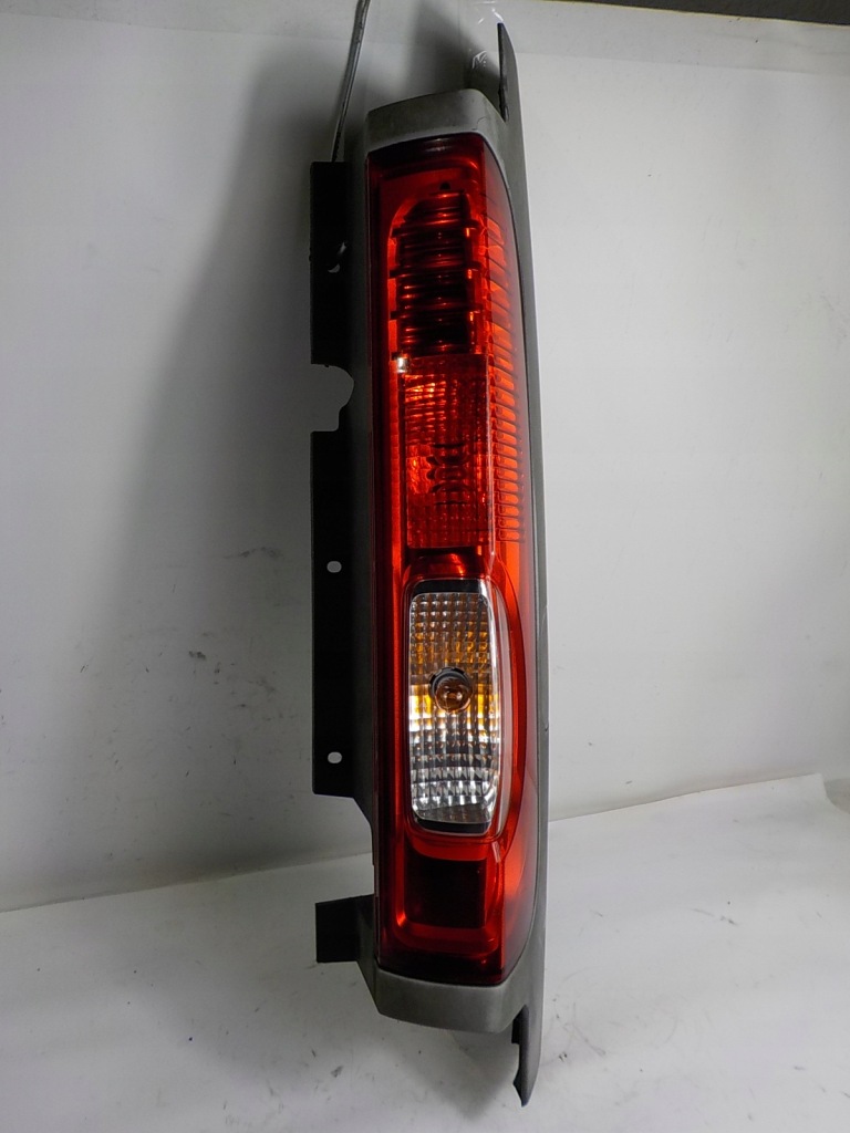 фото №1, Renault trafic ii vivaro lift лампа правая задняя задняя