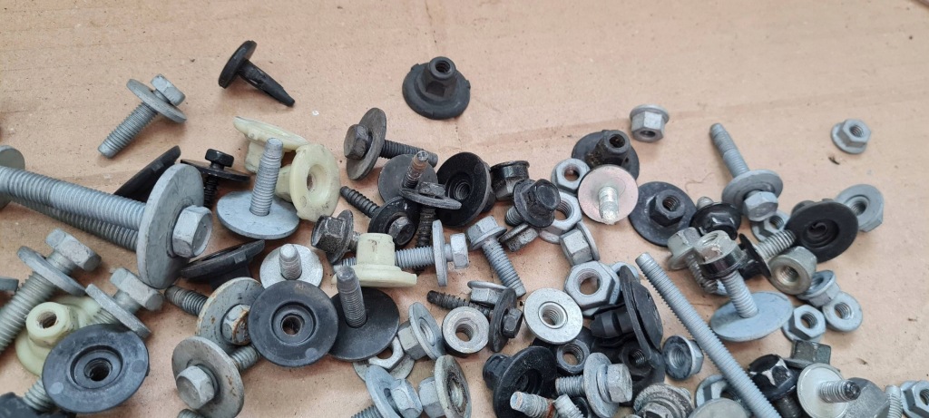 Jeep grand cherokee wl 2022 гвинтики болти передній поперечина крила капот pxj Недорого