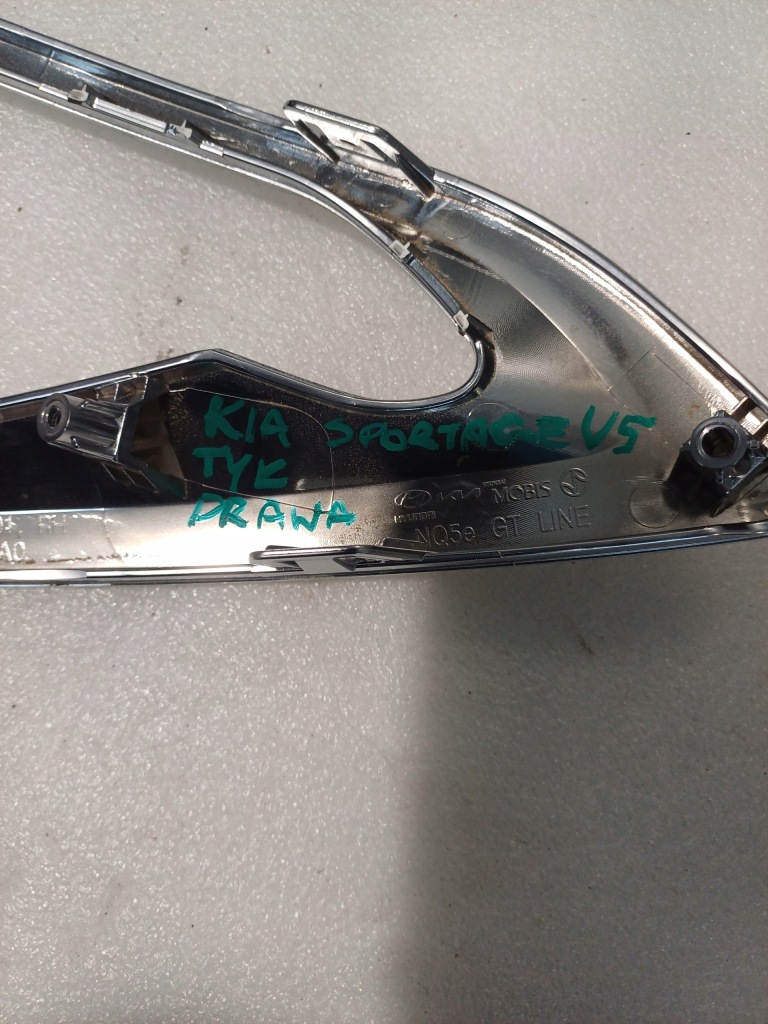 Рамка лампы правый задний  kia sportage 5 v 86666-r2ca0 Оригинал