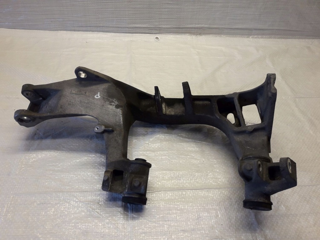 фото №1, Porsche 911 подрамник кронштейн правый задняя 99633115600