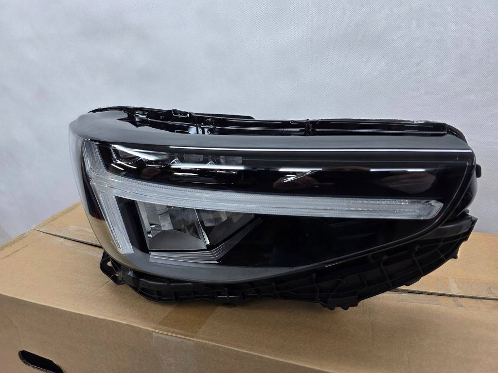 Volvo xc40 рестайлінг  америка ameryka фара перед правий ліва full led base нова Ціна