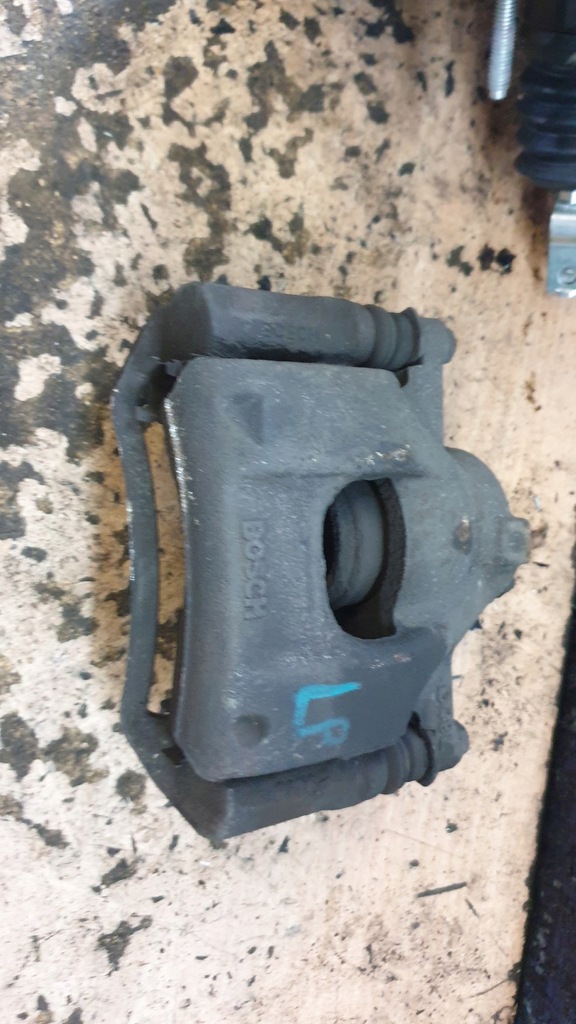 фото №1, Toyota aygo i 1.0 12v суппорт левый перед