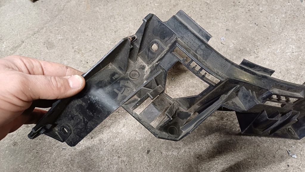 фото №7, Vw golf v plus направляющая бампера правый задняя задний 5m0807376