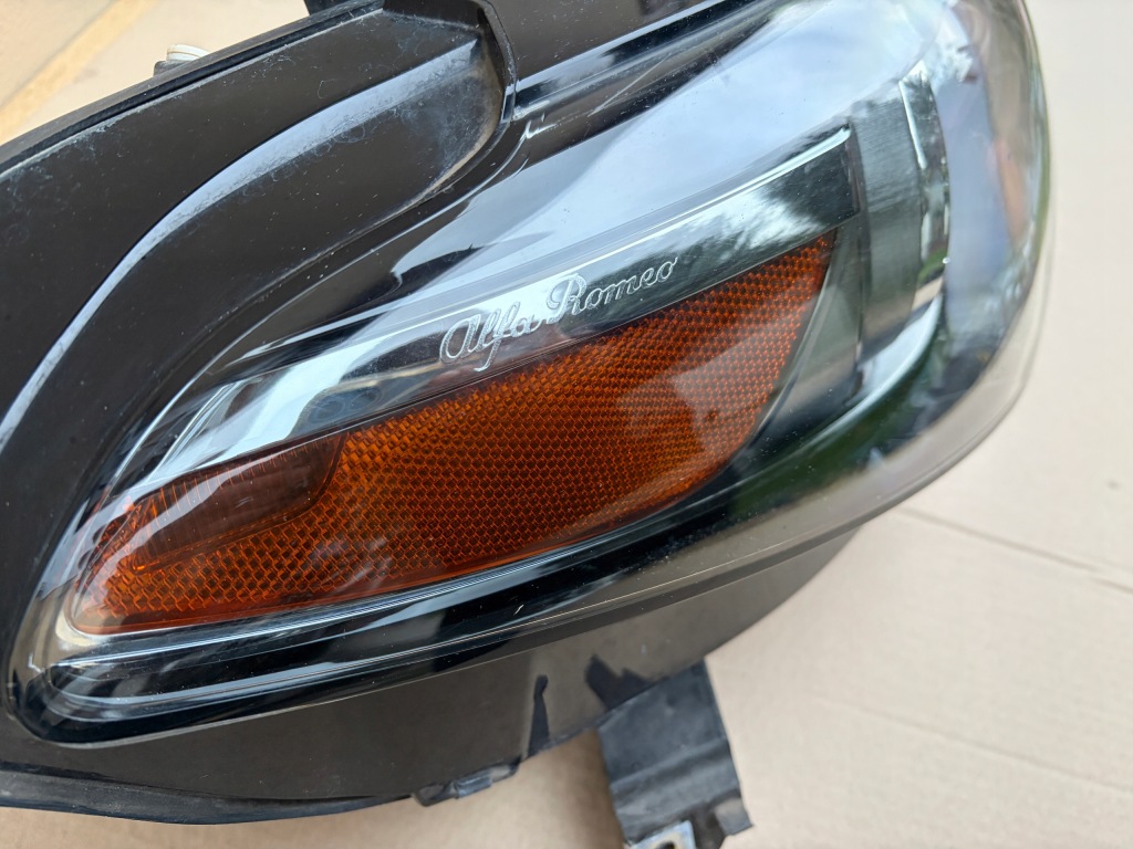 Фара правая  перед alfa romeo giulia америка 50547573 xenox led поворотная 35w Недорого