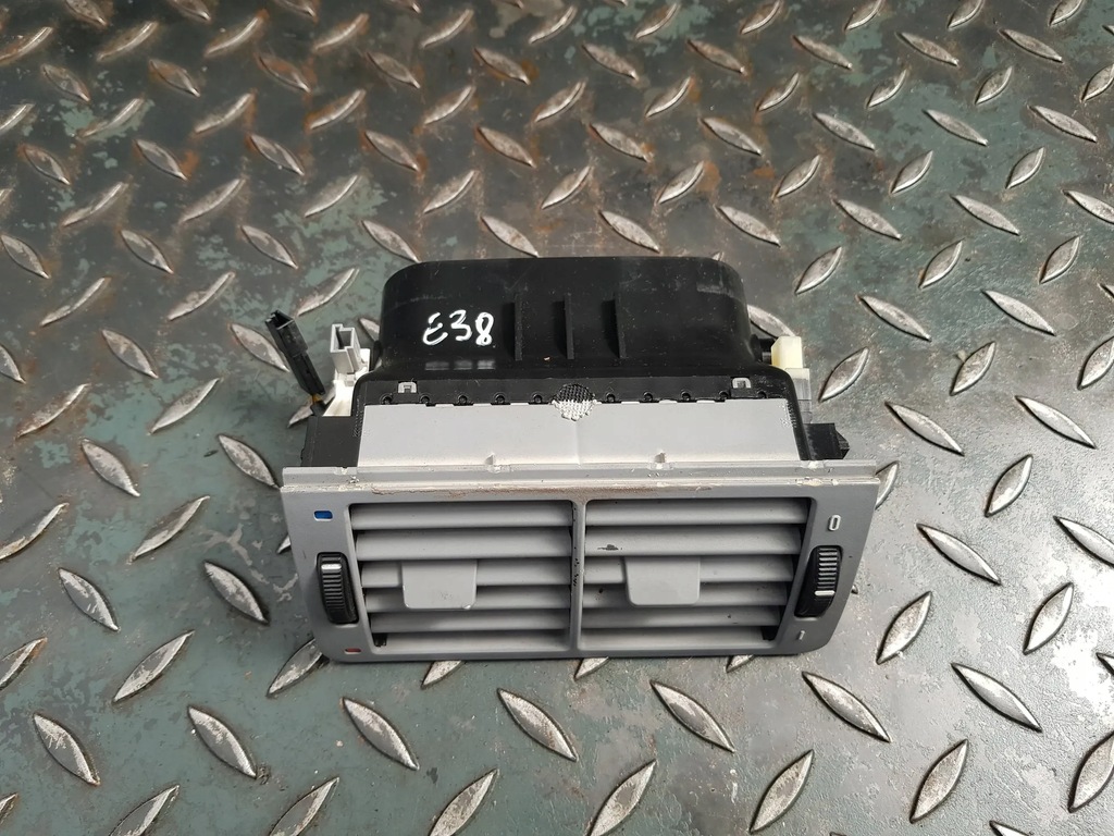 фото №8, Решётка вентиляционная обдув туннель среднего задняя 8 390 117 bmw 7 e38