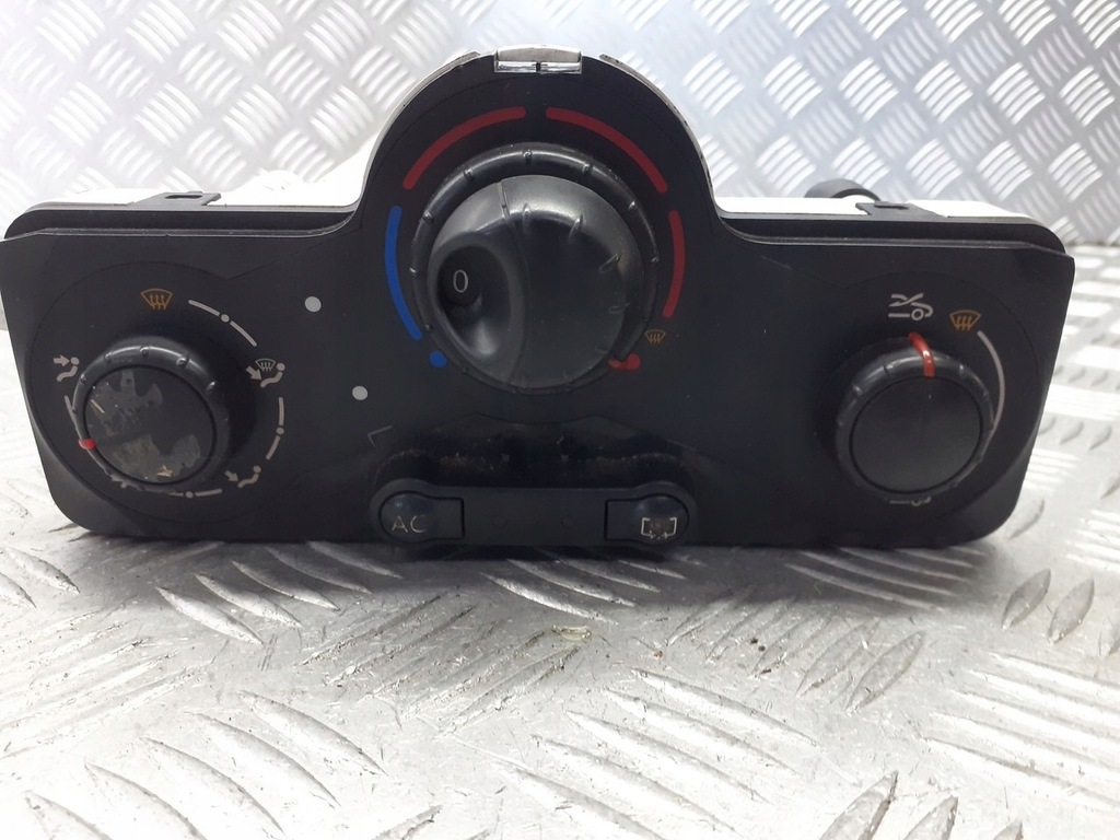 фото №1, Панель управление обдув renault clio iii 1.5 dci 030967w