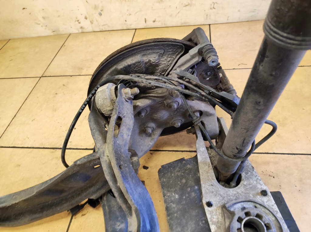 фото №4, Поворотный кулак рычаги подвеска правый задняя cla w117