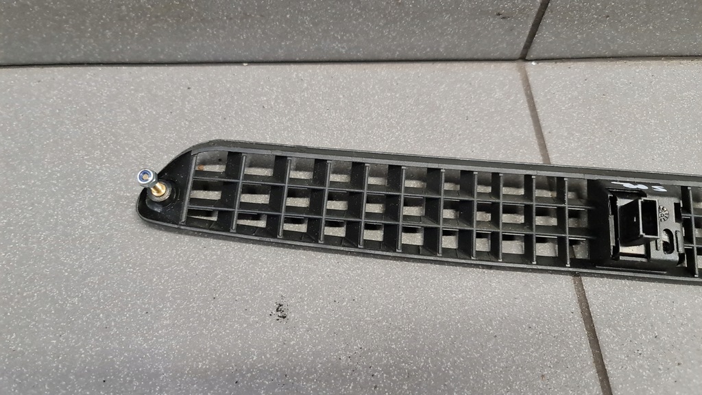 фото №6, Решётка обдув стекло audi a8 d2 4d0819681c