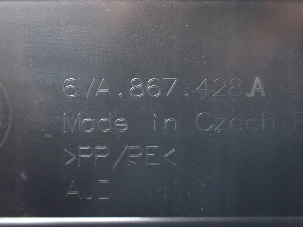 Карка багажника skoda fabia mk4 6va 6va867428a задняя сторона правая Недорого