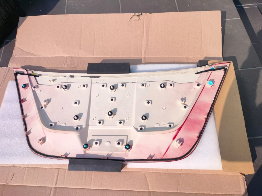 Капот накладка заглушка капота hyundai kona iron man оригинальный номер 86490-j9ia0 с Разборки