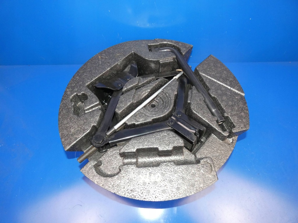 фото №1, Volvo xc60 i домкрат підйомник набір ремонтний вставка колеса