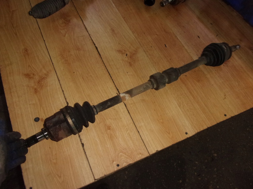 фото №1, Hyundai i30 i привідний вал права довга 1.6 crdi