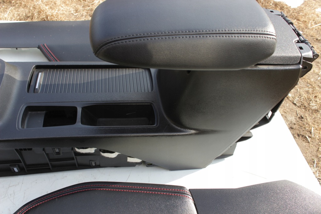 Focus iv focus mk4 st - підлокітник "st" Зі Шроту