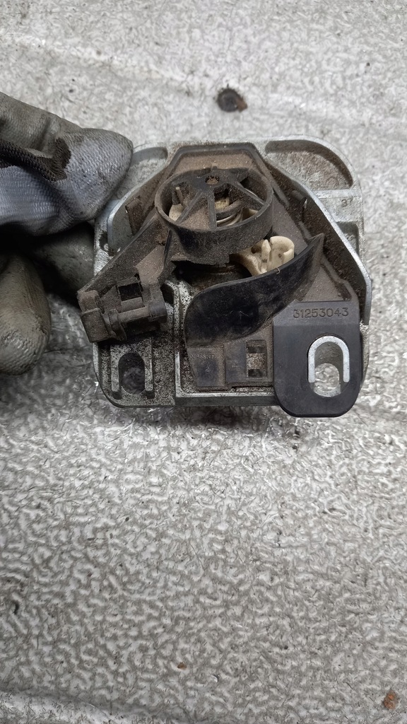 фото №3, Замок кришки volvo s60