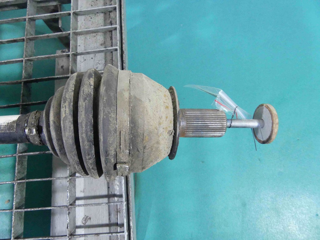 фото №2, Приводной вал перед правая volvo v60 i 2.4 d5 автоматическая коробка передач