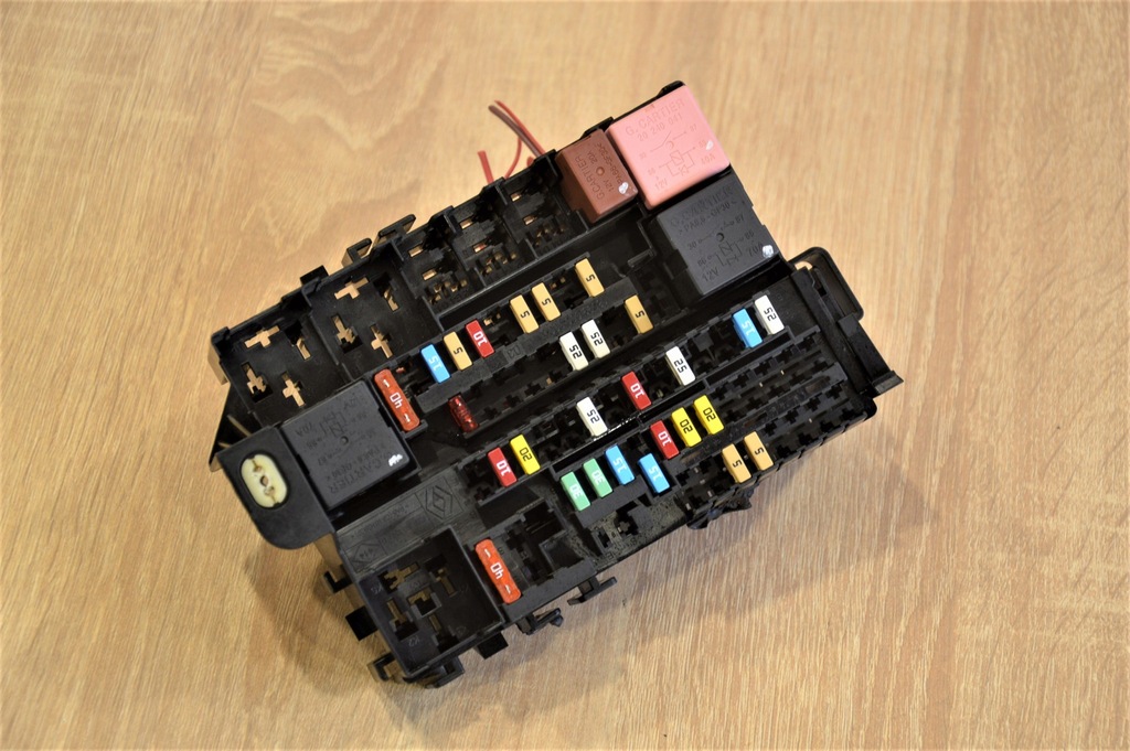 фото №1, Коробка предохранителей laguna iii 2.0 dci