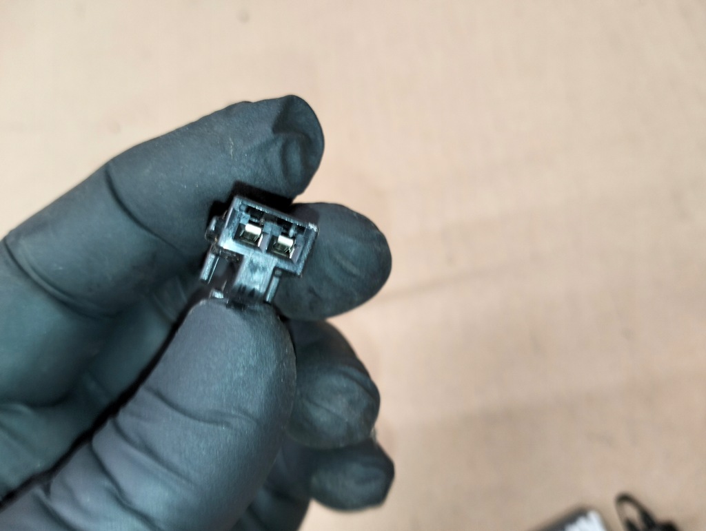 фото №5, Кнопка мікровимикач ручка кришки задня kia carens iii 3 lata 2006-2012