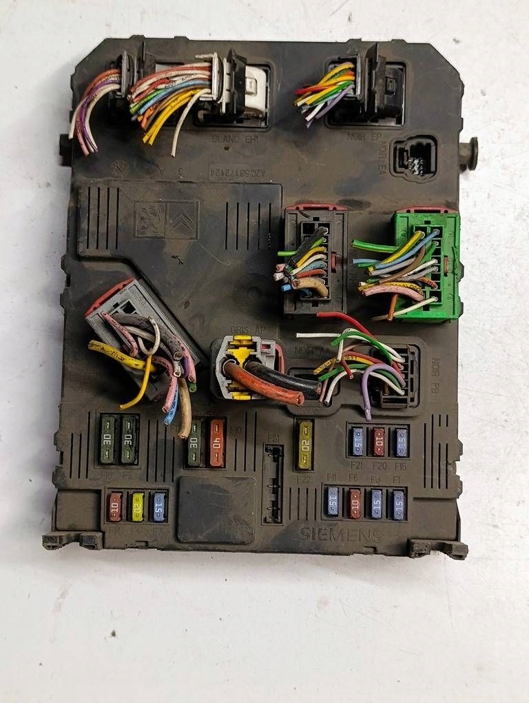 фото №1, Xsara picasso коробка предохранителей bsi 9657999780 +bsm 9650618480-00