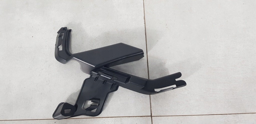 фото №1, Volvo v60 19- кронштейн петля правый 32227151