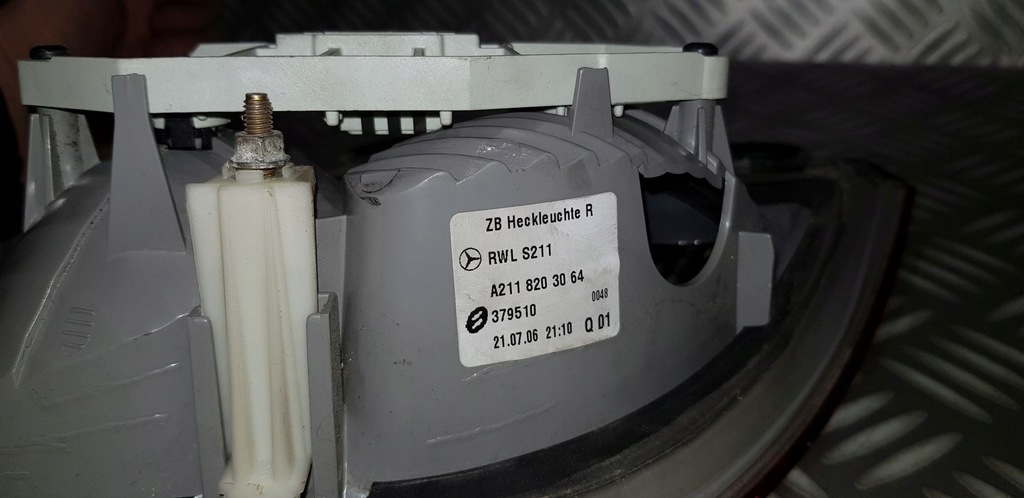 фото №16, Mercedes w211 kombi lift лампа правая задняя w крышка задняя крышки a2118203064