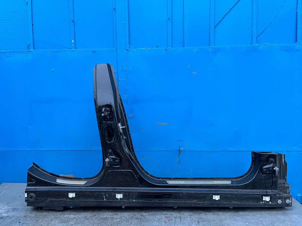 фото №1, Mercedes w176 правый блок двигателя порог четверть 696