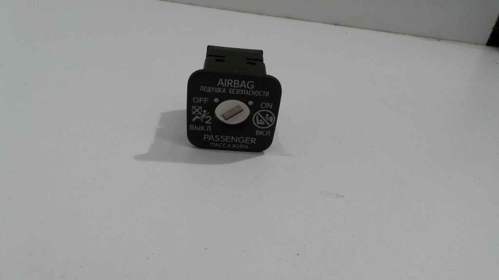 фото №1, Lexus is 300h 200t 16r переключатель выключатель подушка безопасности