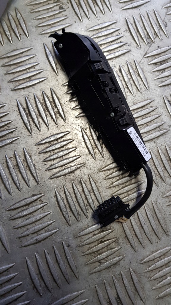 фото №6, Mercedes w211 кнопка радио taxi 2118214251