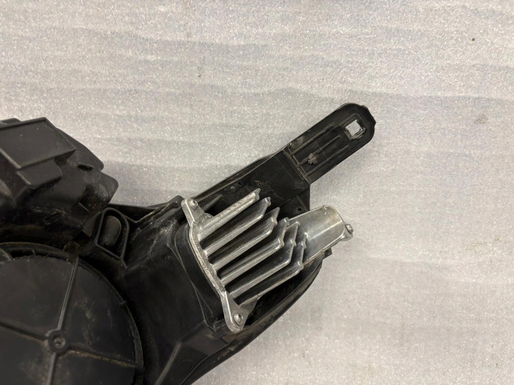 Лампа правий перед opel crossland x led Недорого