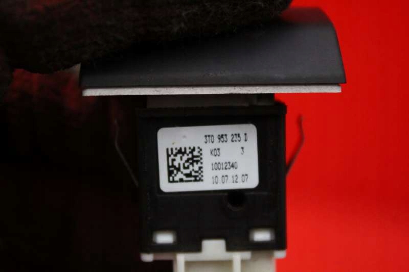 фото №8, Выключатель света аварийных 3t0953235d skoda superb 2 ii 12r