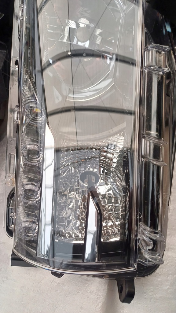 фото №12, Toyota corolla xi e16 e18 przed lift 13-19 led p+l комплект оригинал europa