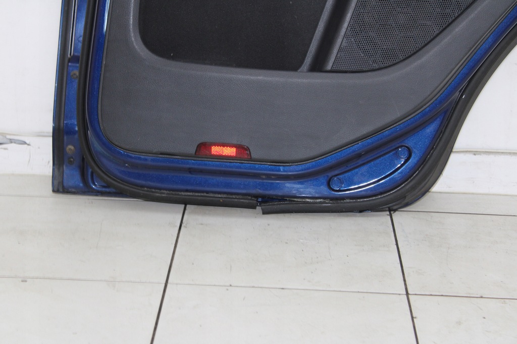 фото №8, Vw golf v 5 vi 6 plus 2005r- дверь правый правое задняя задние ld5q - код лакокрасочного покрытия