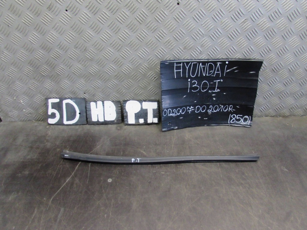 Купити Молдинг ущільнювач правий задні hyundai i30 07-10 r.