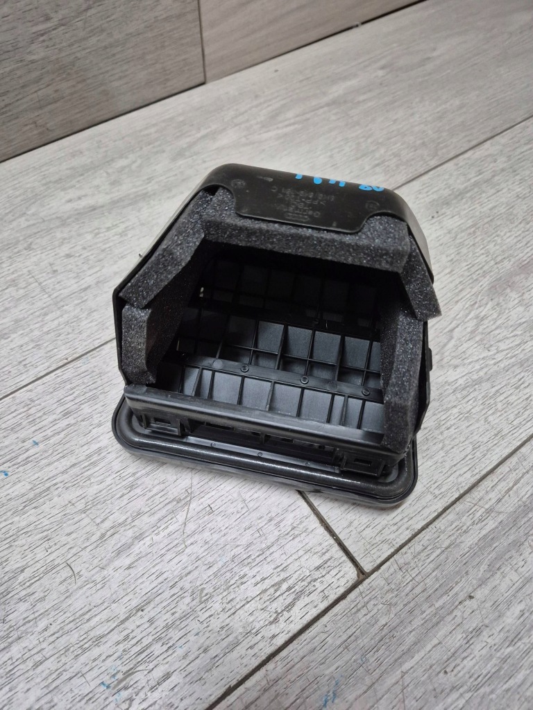 фото №1, 12426. macan решітка повітря задня 8k0819161c