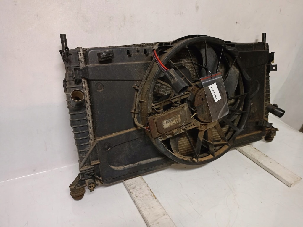 фото №3, Комплект радиатор вентиляторы 2,0 дизель volvo v50