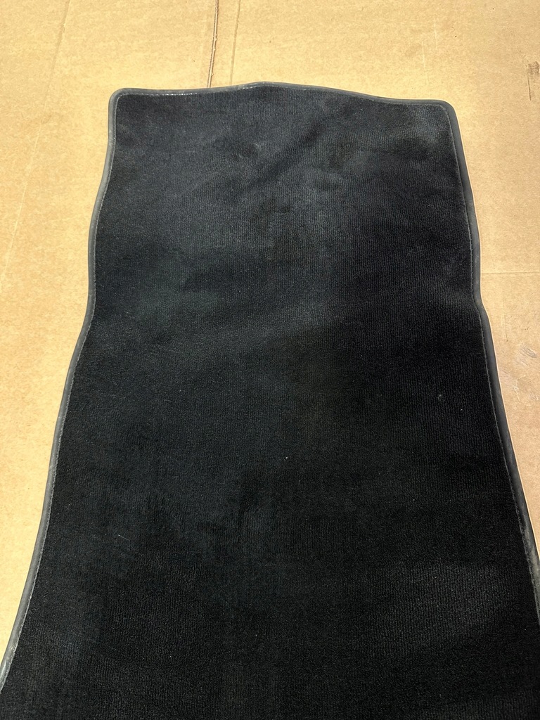 фото №5, Килимок правий перед amg, передній mercedes c klasa w205 de europa