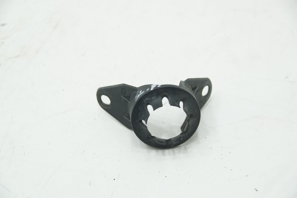 фото №2, Кронштейн распылителя l/p mercedes sl r230