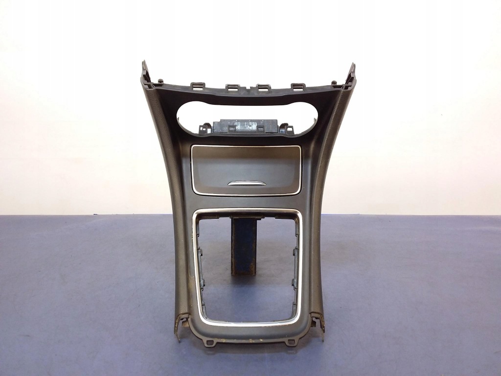 фото №1, Mercedes a w176 lift туннель средний бардачок