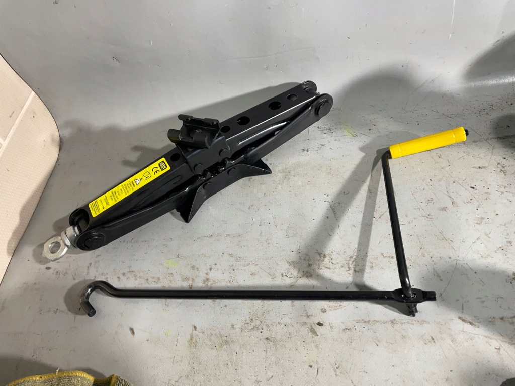 фото №1, Домкрат подъемник volvo v60 оригинал europa