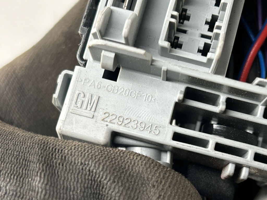 Коробка запобіжників chevrolet equinox 22923945 Недорого