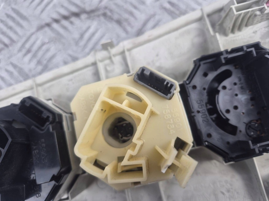 фото №9, Панель кондиционера toyota yaris 554060d190