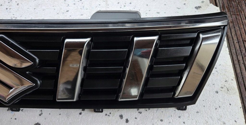 Suzuki vitara 3 рестайлинг  решётка  решётка радиатора бампера 2018- 72121-86r0 Киев