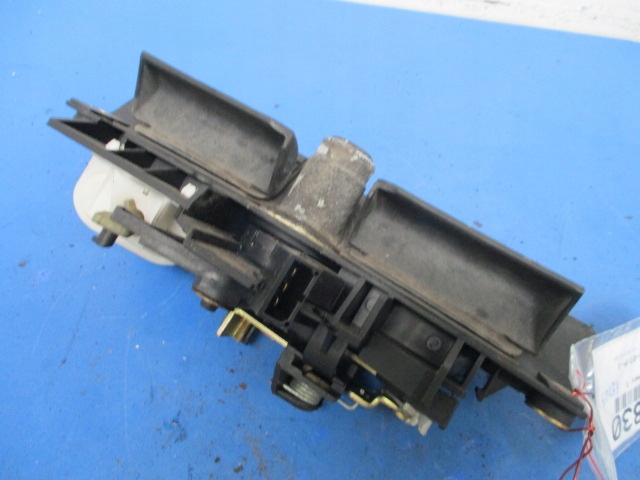 фото №1, Audi a3 8l ручка крышки задняя багажника вкладка