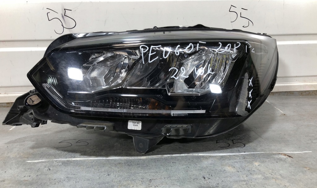 фото №5, Peugeot 208 ii отражатель передний перед full led левый 90200109