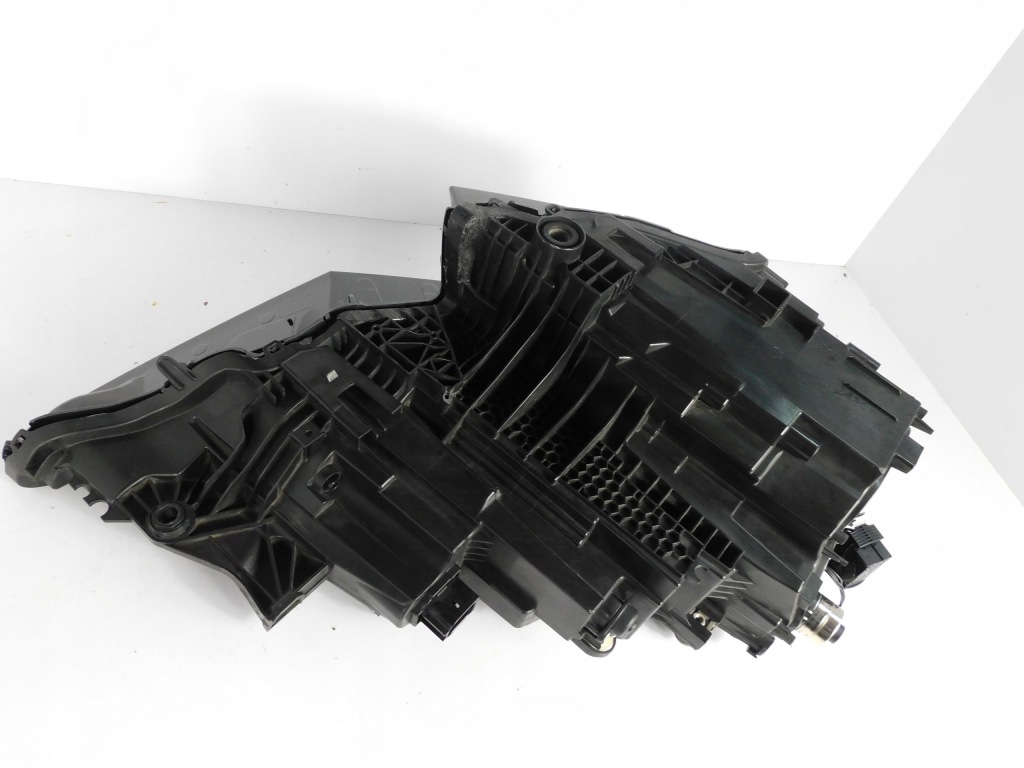 Audi q8 4m8 фара ліва америка full led 4m8941033b cała Оригінал