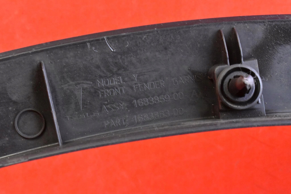 Молдинг крыла левый перед czarna 1683859-00-a tesla model y 20- с Разборки