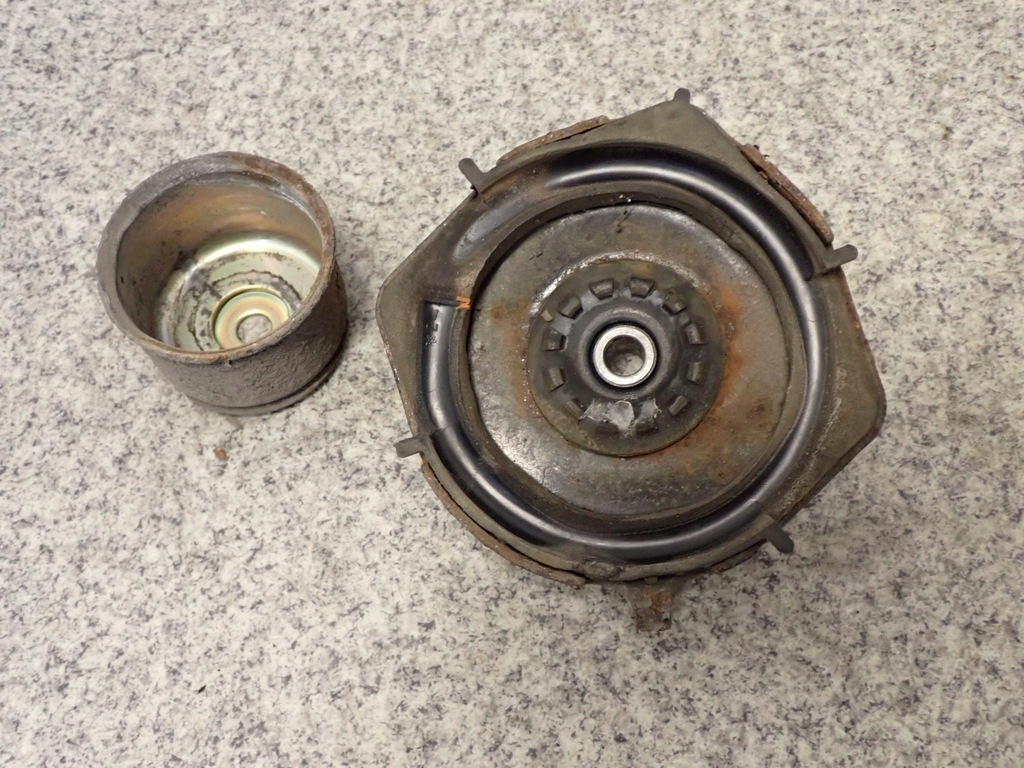 фото №6, Mazda premacy 323 bj кронштейн верхній amora задня