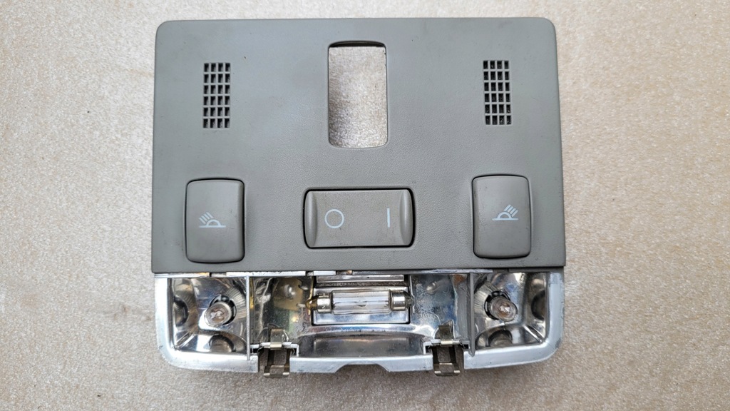 фото №1, Audi a2 лампа салону стельовий 8z0947111