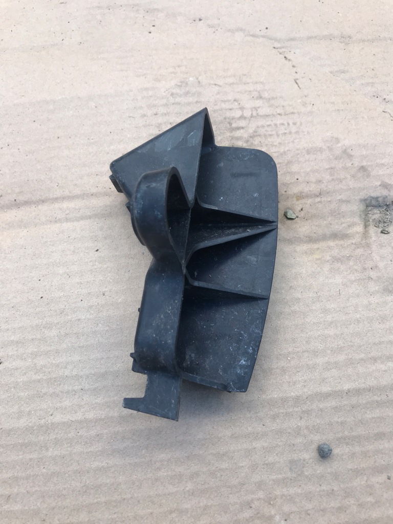 фото №1, Audi оригинальный номер 4f9807898a направляющая бампера